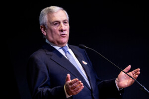 iran tajani nous ne sommes pas impliques dans les operations a hormuz nous voulons une desescalade